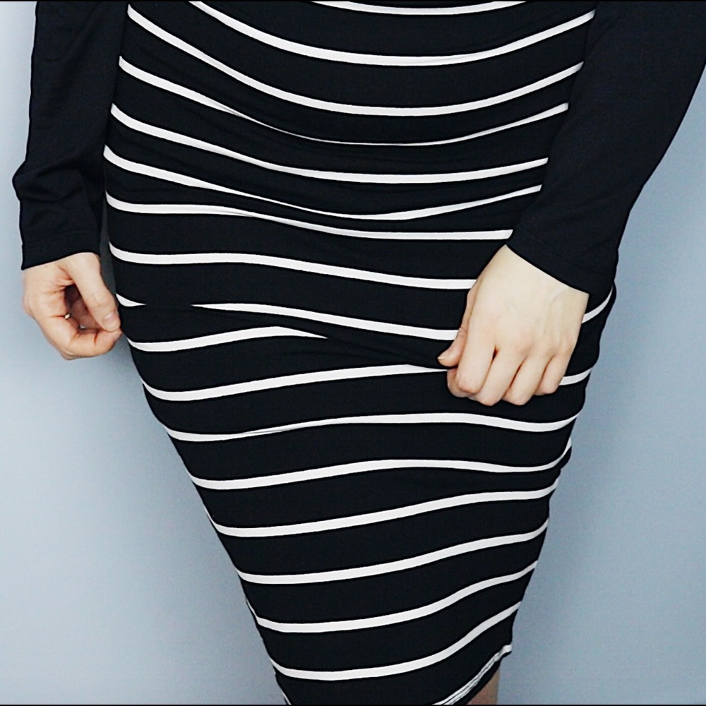 Black & White Stripped Midi Skirt - Picture 2 of 4